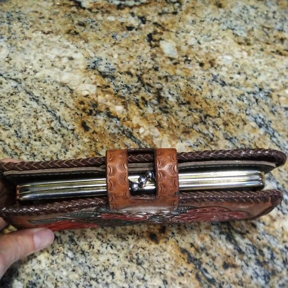 Vintage Alaska Tooled Leather Red Rose Flower Kisslock Kiss Lock Wallet - Picture 4 of 12